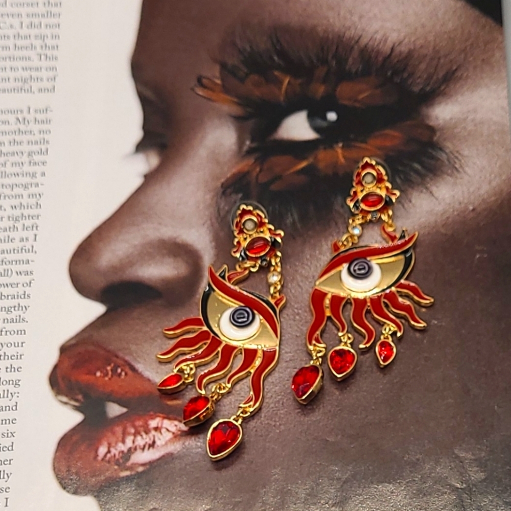 Signed Schiaparelli Teardrop Curtain Peculiar Eye Crystal Gold Earrings - Picture 8 of 14